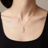 Collar con colgante de Pez con Cruz, de acero inoxidable chapado en oro de 18K