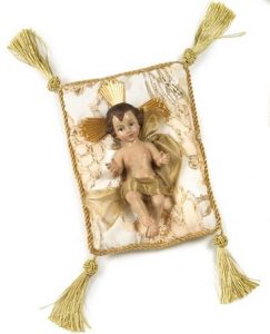 Figura del Niño Jesús con cojín dorado.
