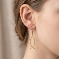 Pendientes colgantes en forma de pez en acero inxidable dorado